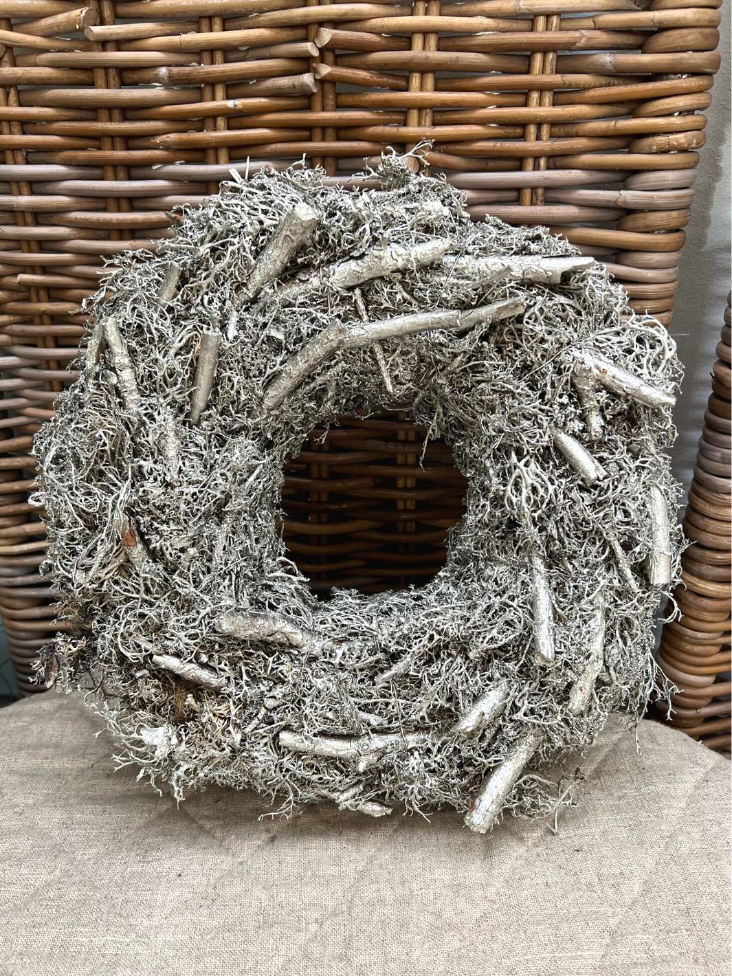Silbener Kranz aus Naturmaterial