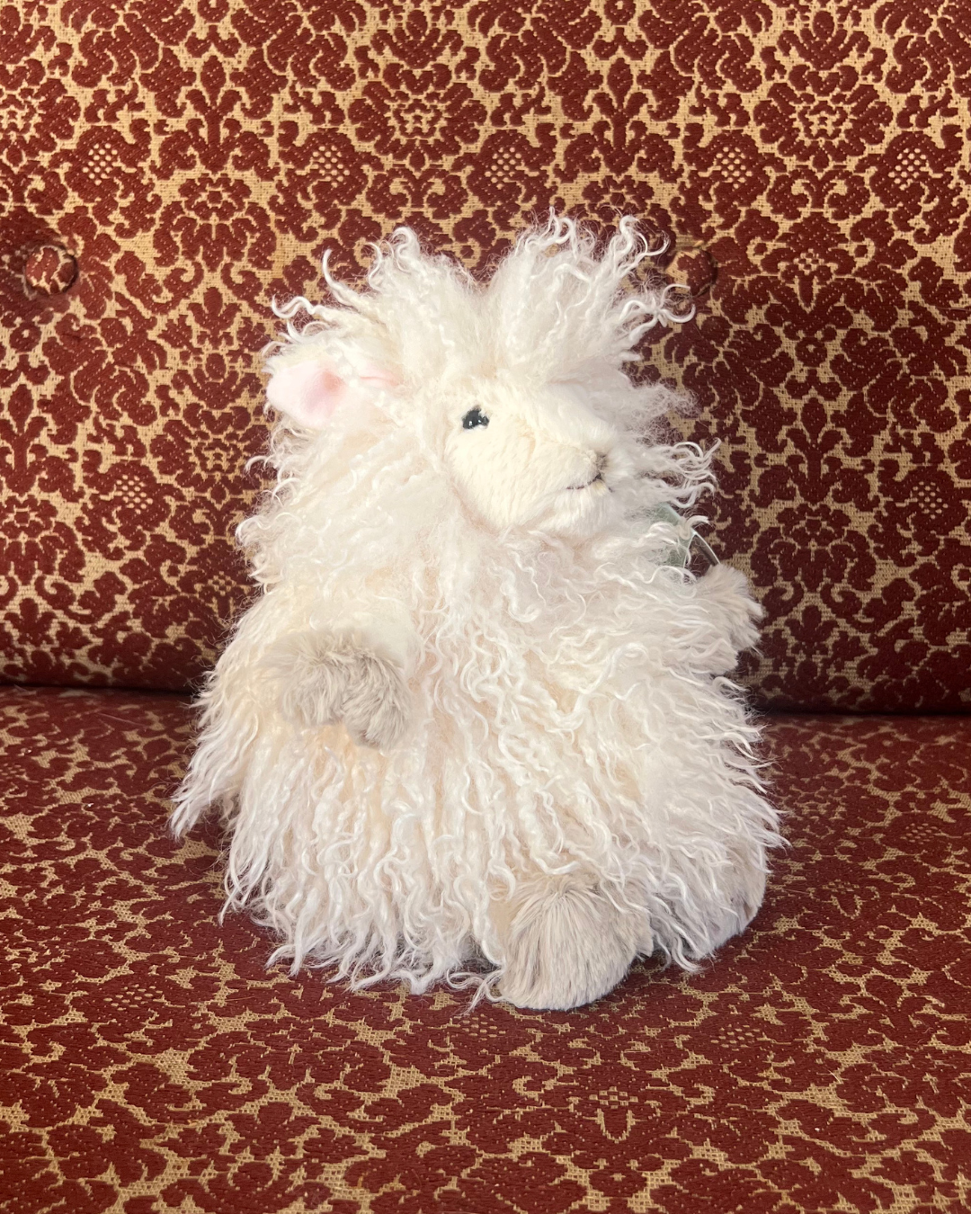 Kleines Schaf Kuscheltier Beryl von Wrendale Designs.