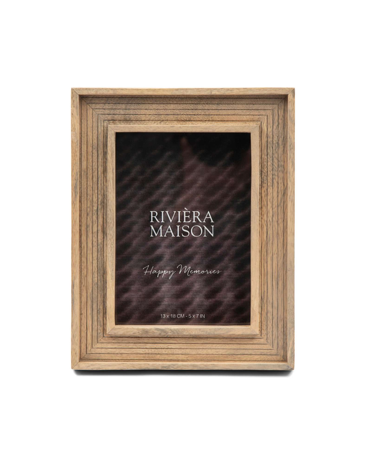 RM Spezia Bilderrahmen aus Mangoholz von Rivièra Maison vor weißem Hintergrund.