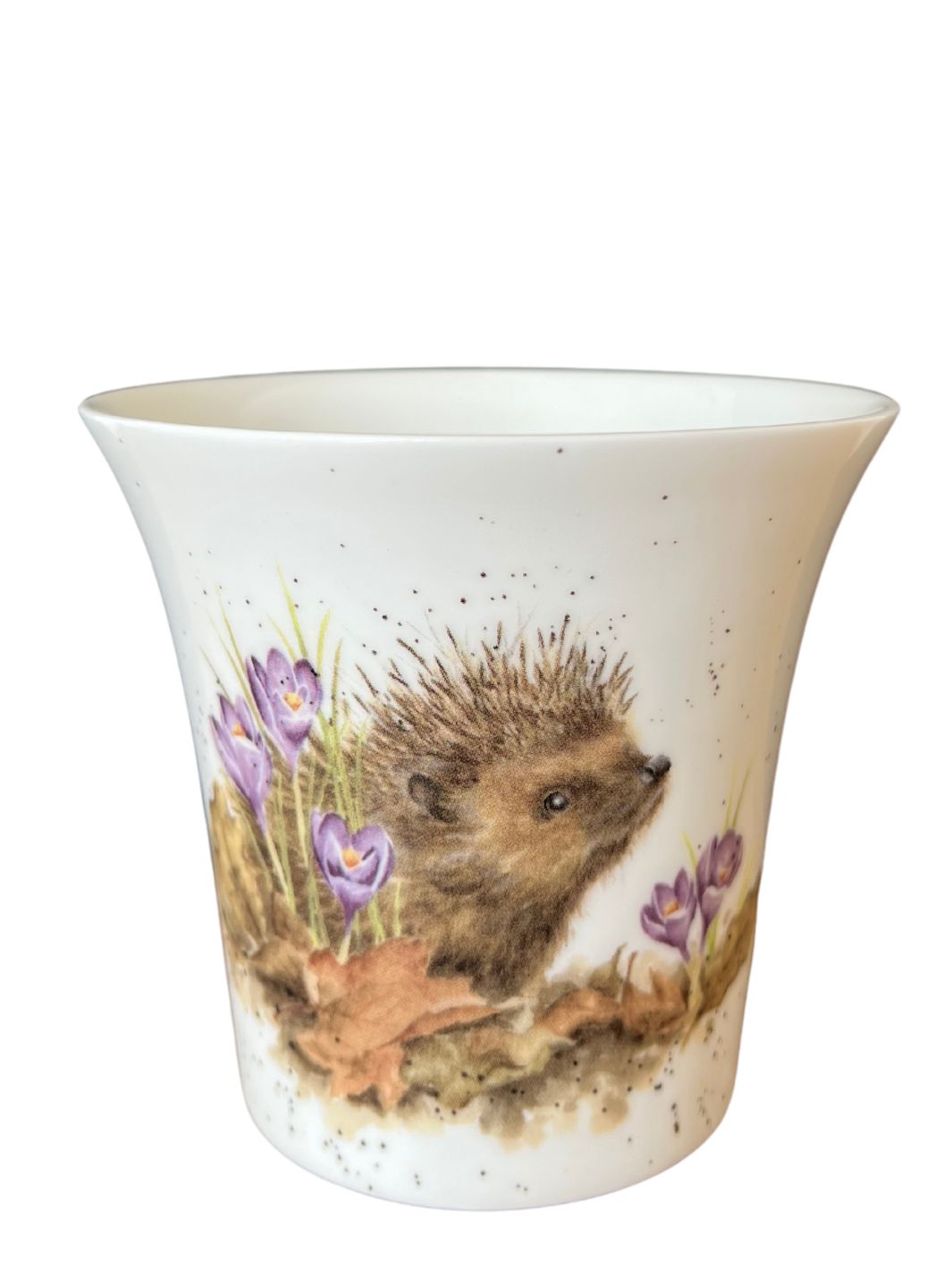 Blumen Übertopf Igel von Wrendale Designs vor weißem Hintergrund.