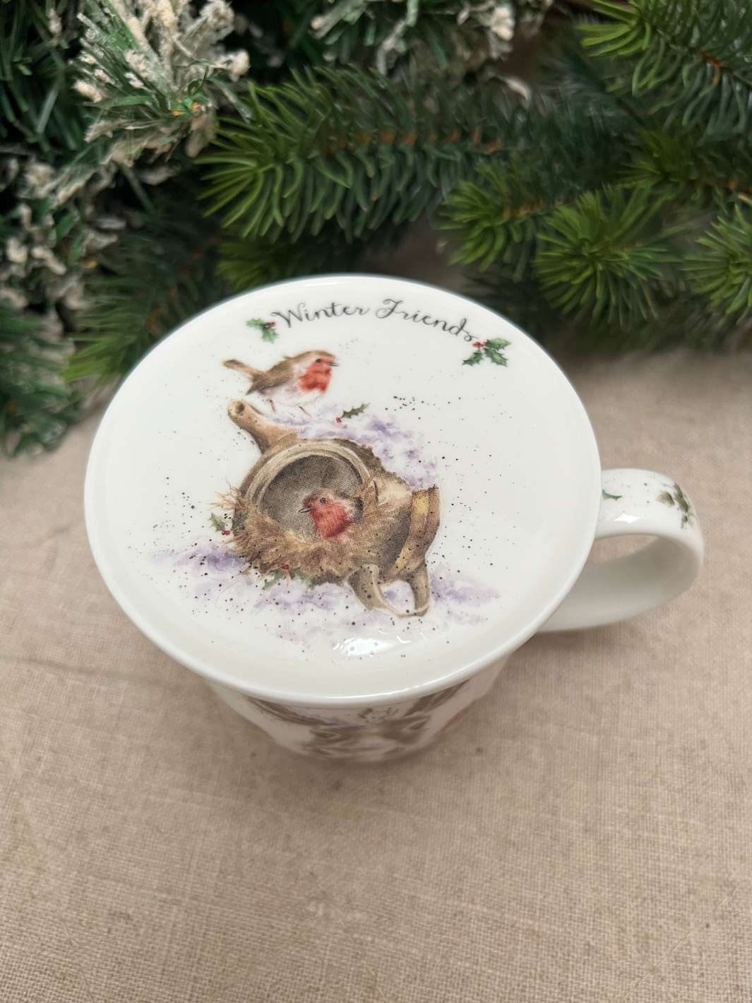Deckel der Tasse "Winter Friends" mit süßem Rotkehlchen Motiv von Wrendale Designs