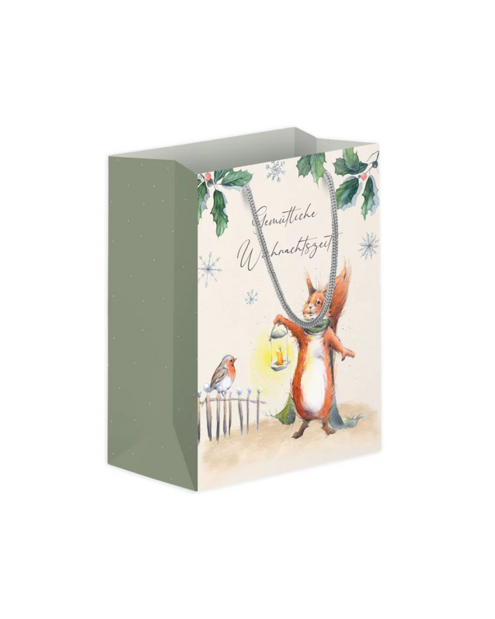 Geschenktasche „Eichhörnchen Weihnachten“ mit Eichhörnchen und Rotkehlchen im Laternenlicht
