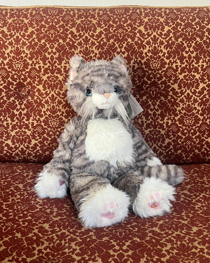 Großes Katzen Kuscheltier Esmeralda von Wrendale Designs.