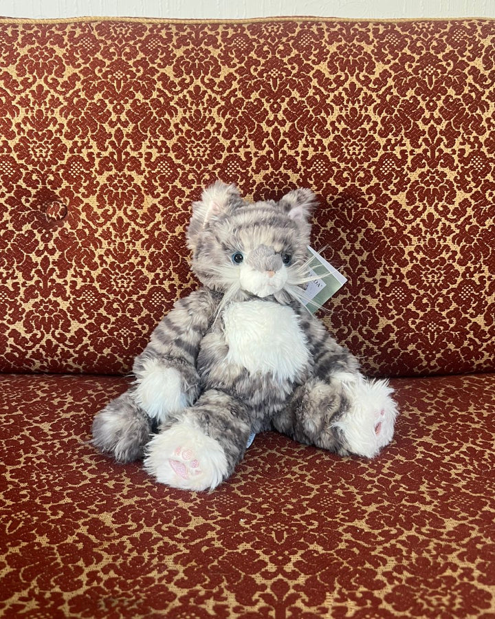 Kleines Katzen Kuscheltier Esmeralda von Wrendale Designs.