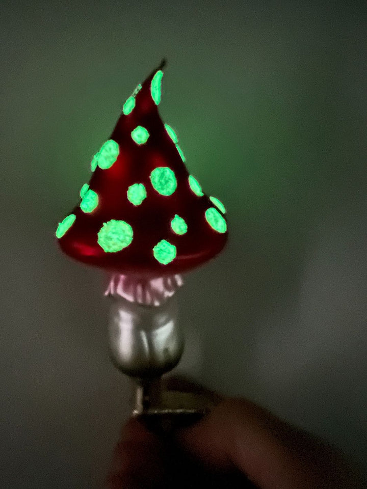 Fluoriszierender Fliegenpilz zum Klemmen von Inge Glas