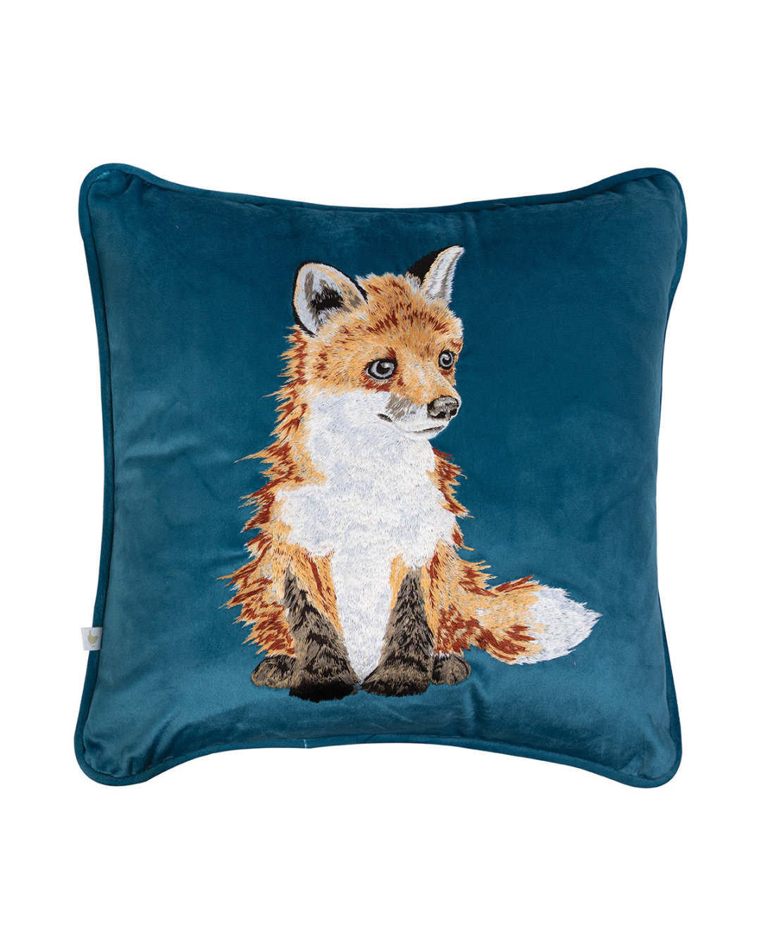 Kissen in der Farbe Petrol aus Samt mit aufgesticktem Fuchs-Motiv Daydreamer von Wrendale Designs auf weißem Hintergrund.