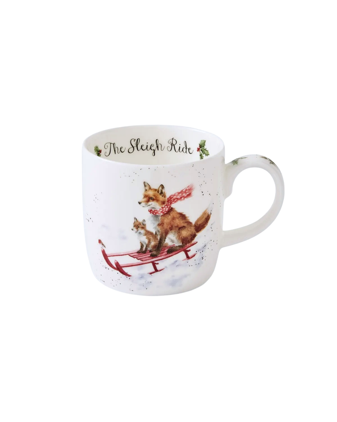 Porzellantasse mit Fuchs-Motiv von Wrendale Designs – „The Sleigh Ride“ mit zwei Füchsen auf einem roten Schlitten im Schnee vor weißem Hintergrund.