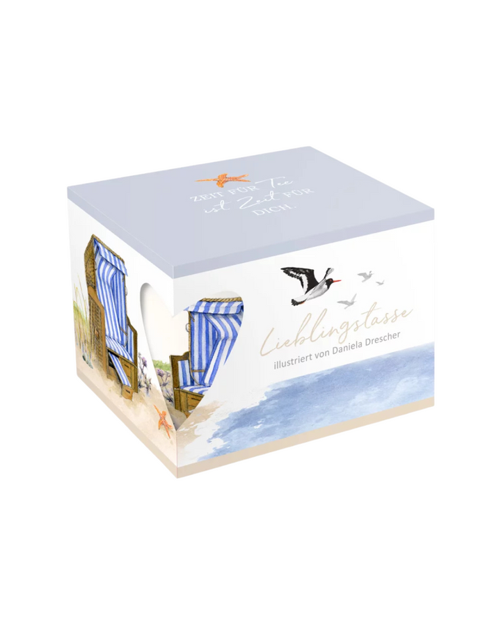 Geschenkverpackung mit der Strandkorb Lieblingstasse vom Grätz Verlag vor weißem Hintergrund.