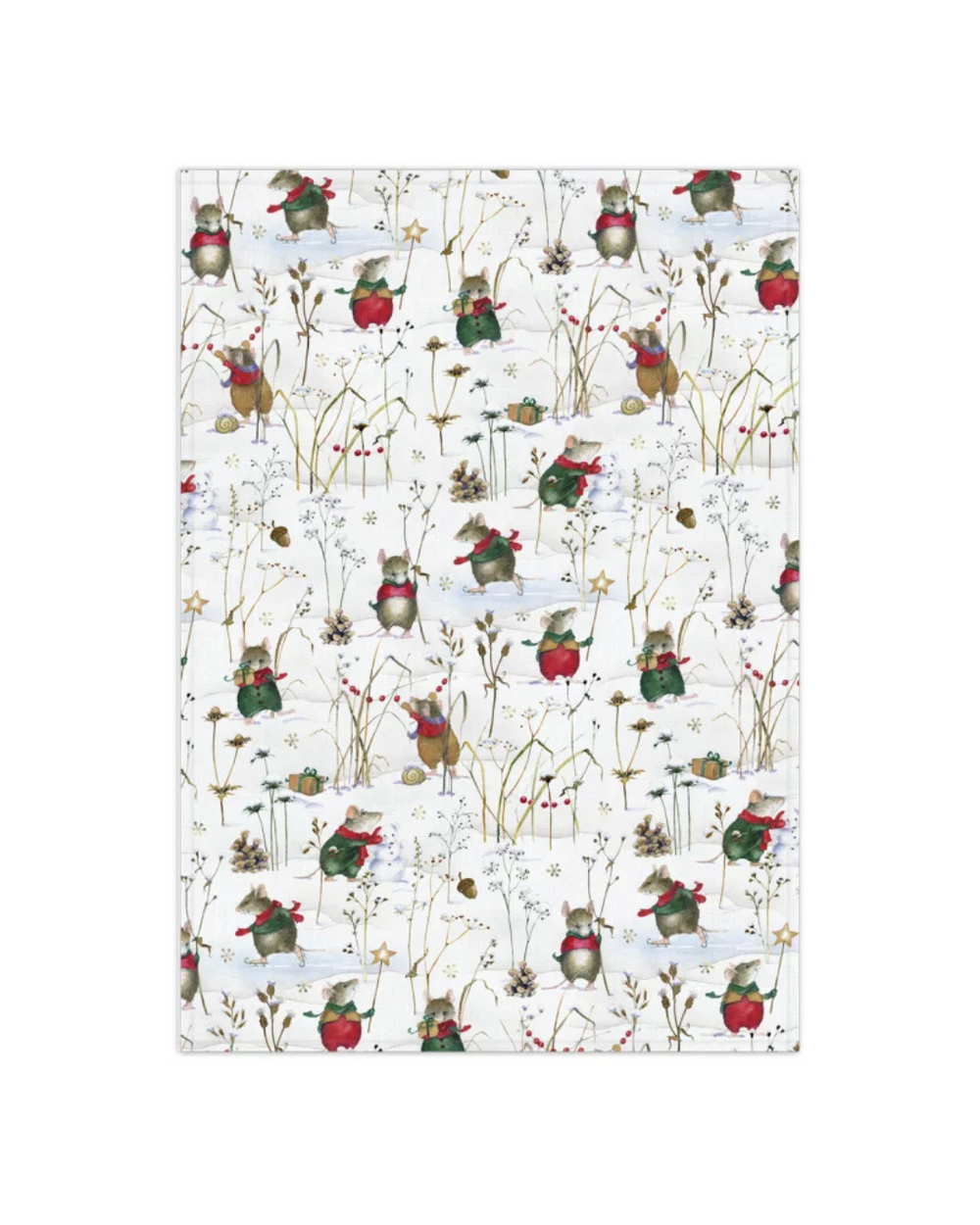 Geschirrtuch Lustige Winterfreunde vom Grätz Verlag vor weißem Hintergrund – Mäuse mit Schals und Jacken spielen fröhlich im Schnee, Illustration von Daniela Drescher.