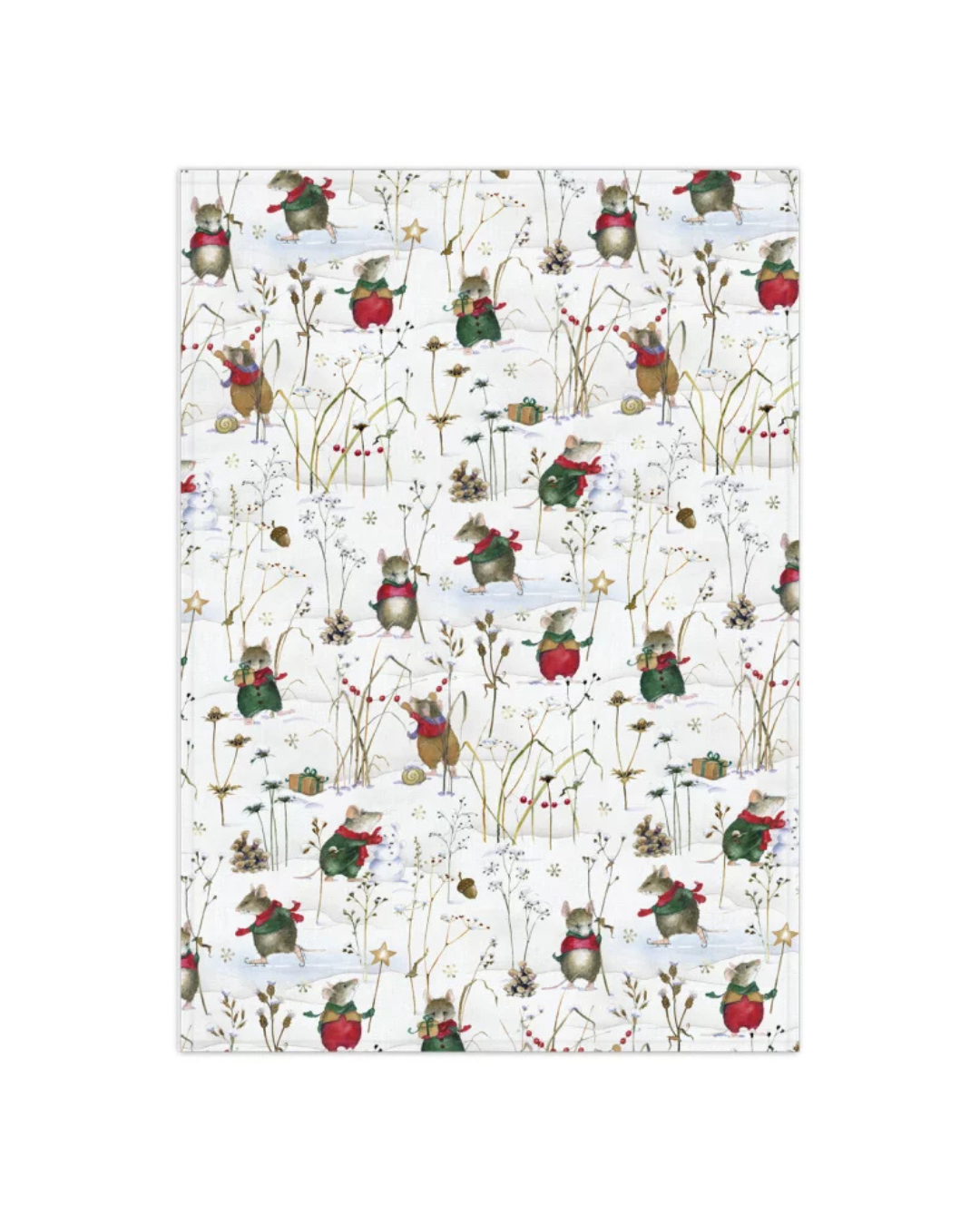 Geschirrtuch Lustige Winterfreunde vom Grätz Verlag vor weißem Hintergrund – Mäuse mit Schals und Jacken spielen fröhlich im Schnee, Illustration von Daniela Drescher.
