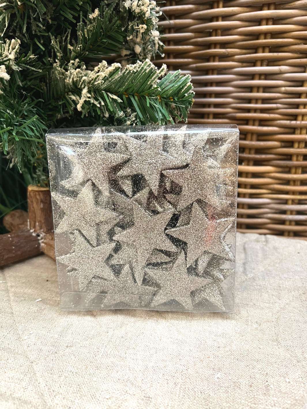 Glitzersterne in der Farbe Champagner für die Weihnachtsdekoration