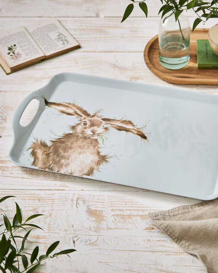 Großes Tabelett mit Hasen Motiv von Wrendale Designs.