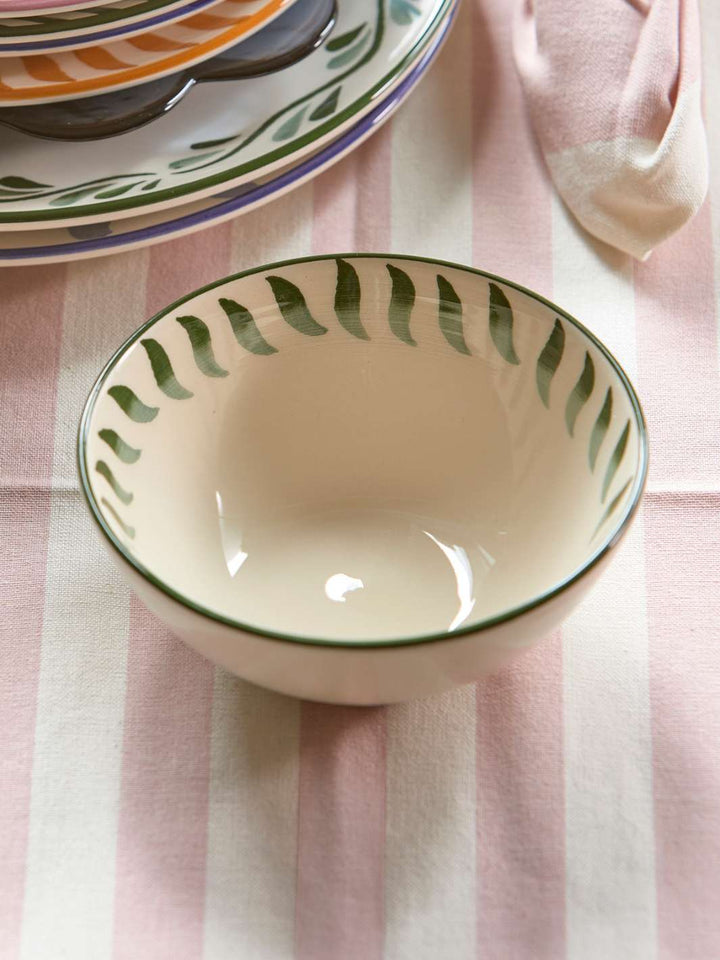 Grüne Schale aus der Menton-Sommer-Kollektion von Rivièra Maison