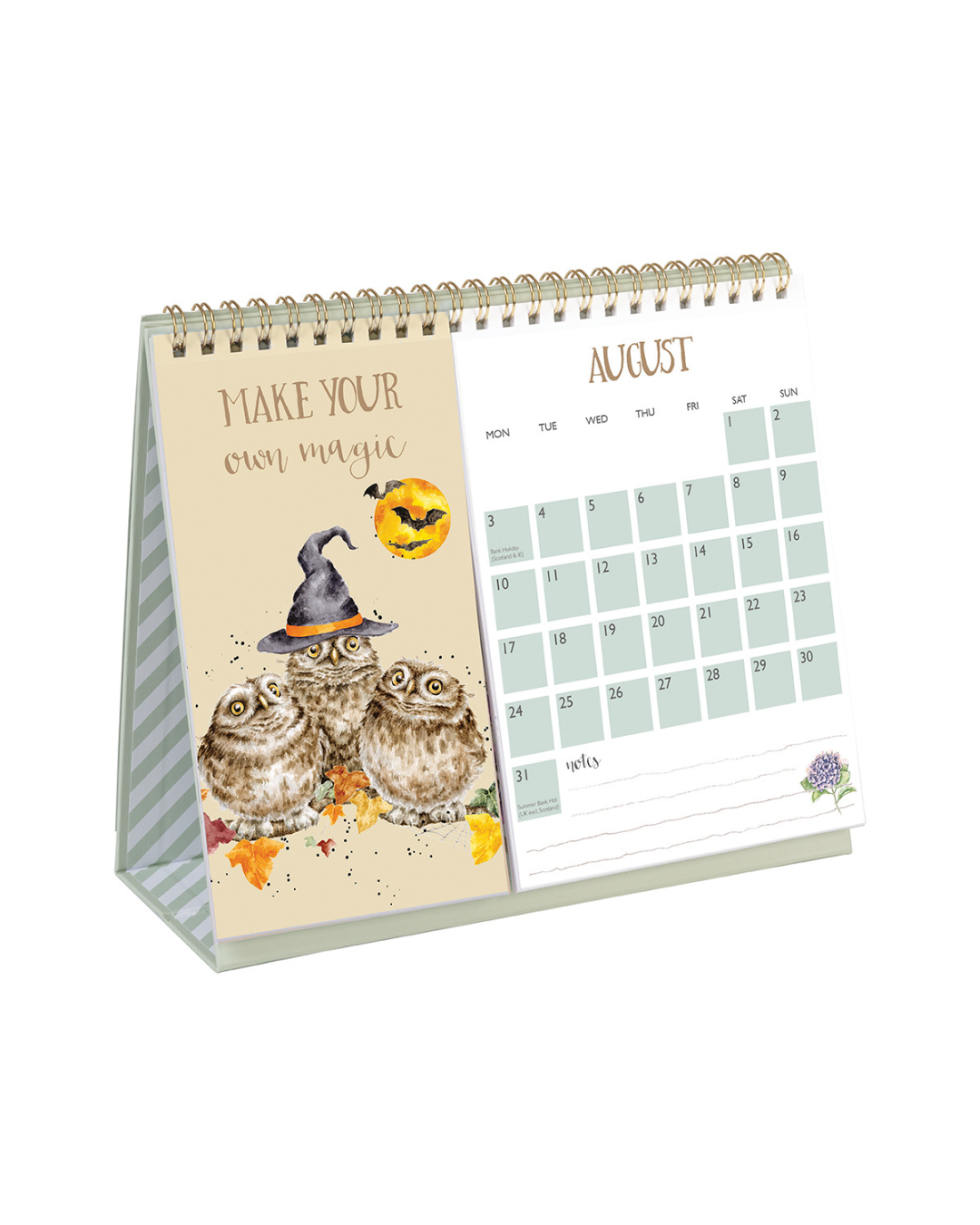 Halloween Eulen-Motiv auf hellbraunem Hintergrund des Tischkalenders 2026 von Wrendale Designs.