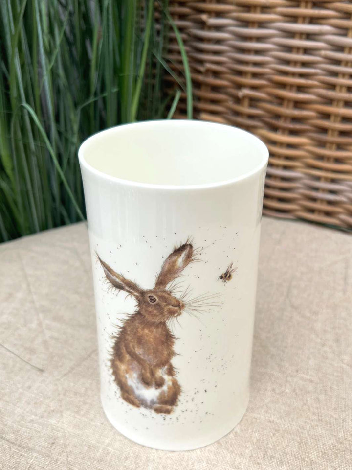 Hasen und Bienen Blumenvase von Wrendale Designs