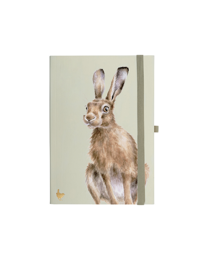 A5 Notizbuch „Hase“ von Wrendale Designs mit Hardcover, Goldschnitt und Gummiband-Verschluss auf weißem Hintergrund