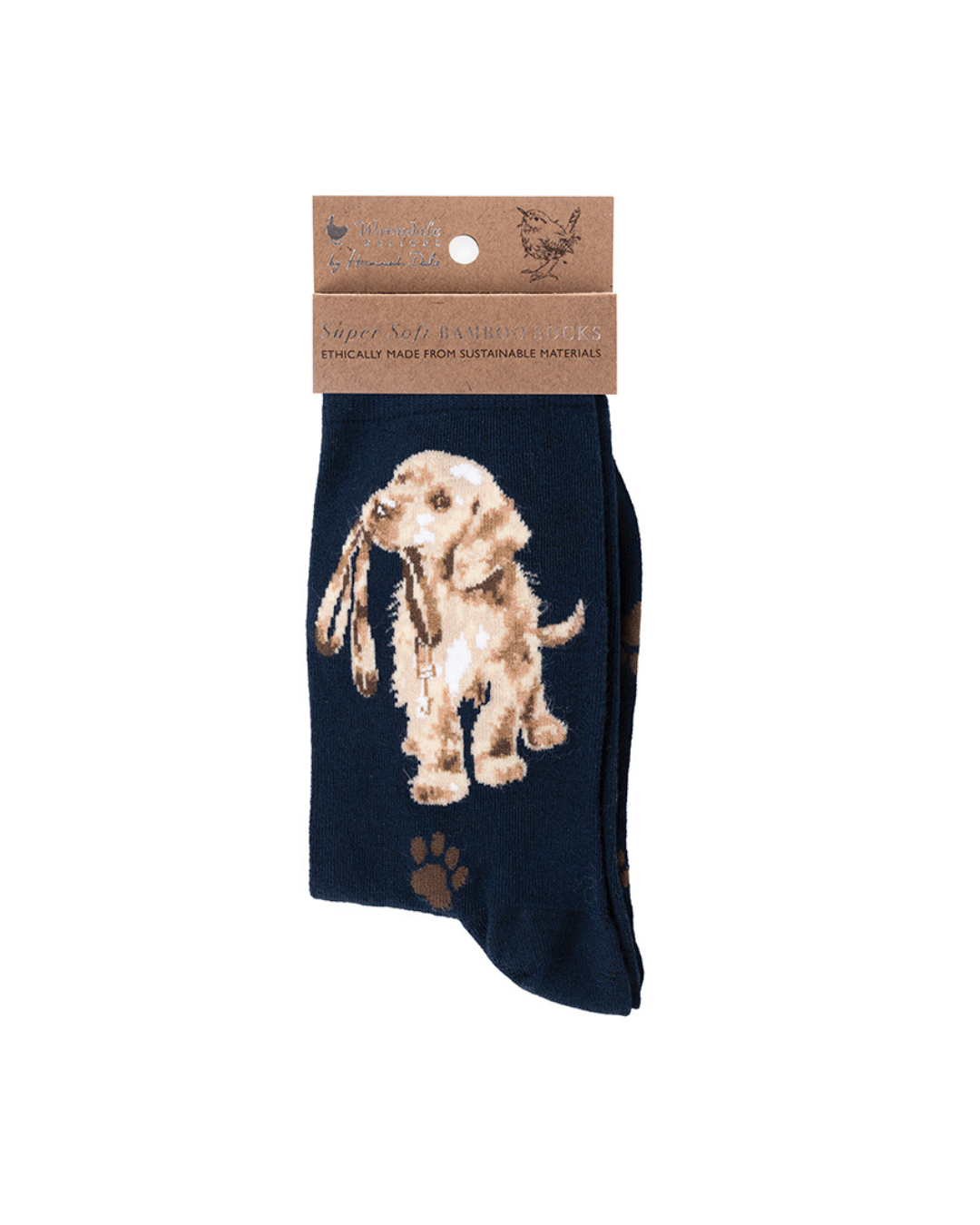 Dunkelblaue weiche Hunde Socken aus Bambusviscose von Wrendale Designs mit der braunen Verpackung vor weißem Hintergrund.