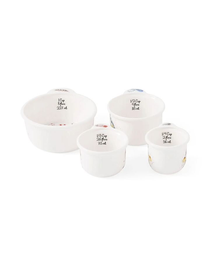 Innenansicht der Wrendale Designs Porzellan Messbecher mit Vogelmotiven vor weißem Hintergrund. Die Maßangaben sind gut sichtbar eingedruckt.