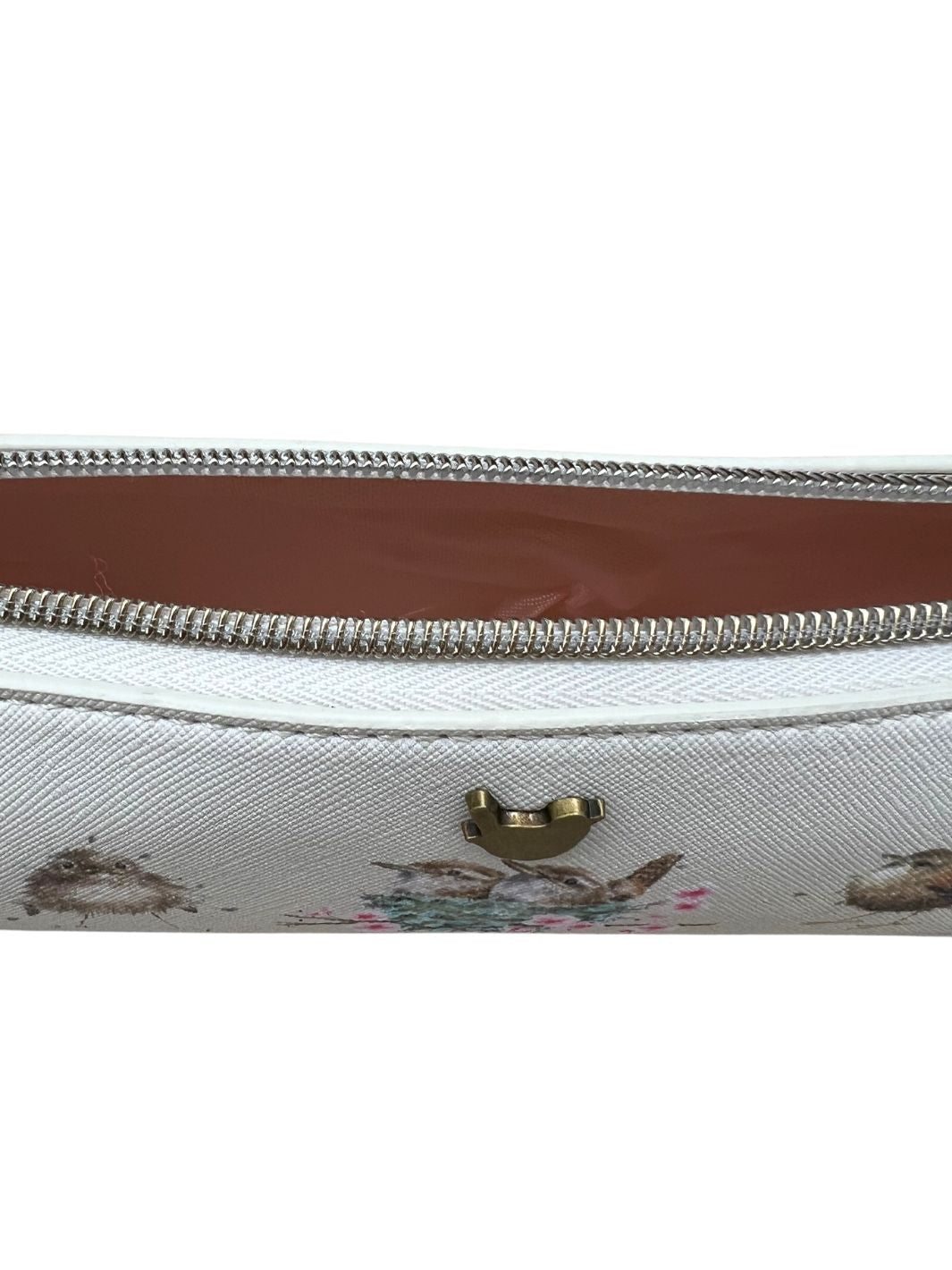 Innenansicht des Pinselmäppchens mit den Zaunkönig Motiven von Wrendale Designs.