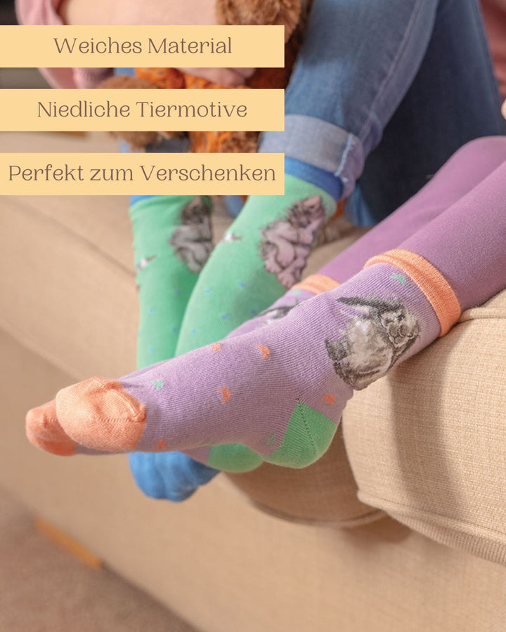 Weiche Bambussocken für Kinder mit niedlichem Kaninchen-Motiv von Wrendale Designs auch perfekt zum Verschenken.
