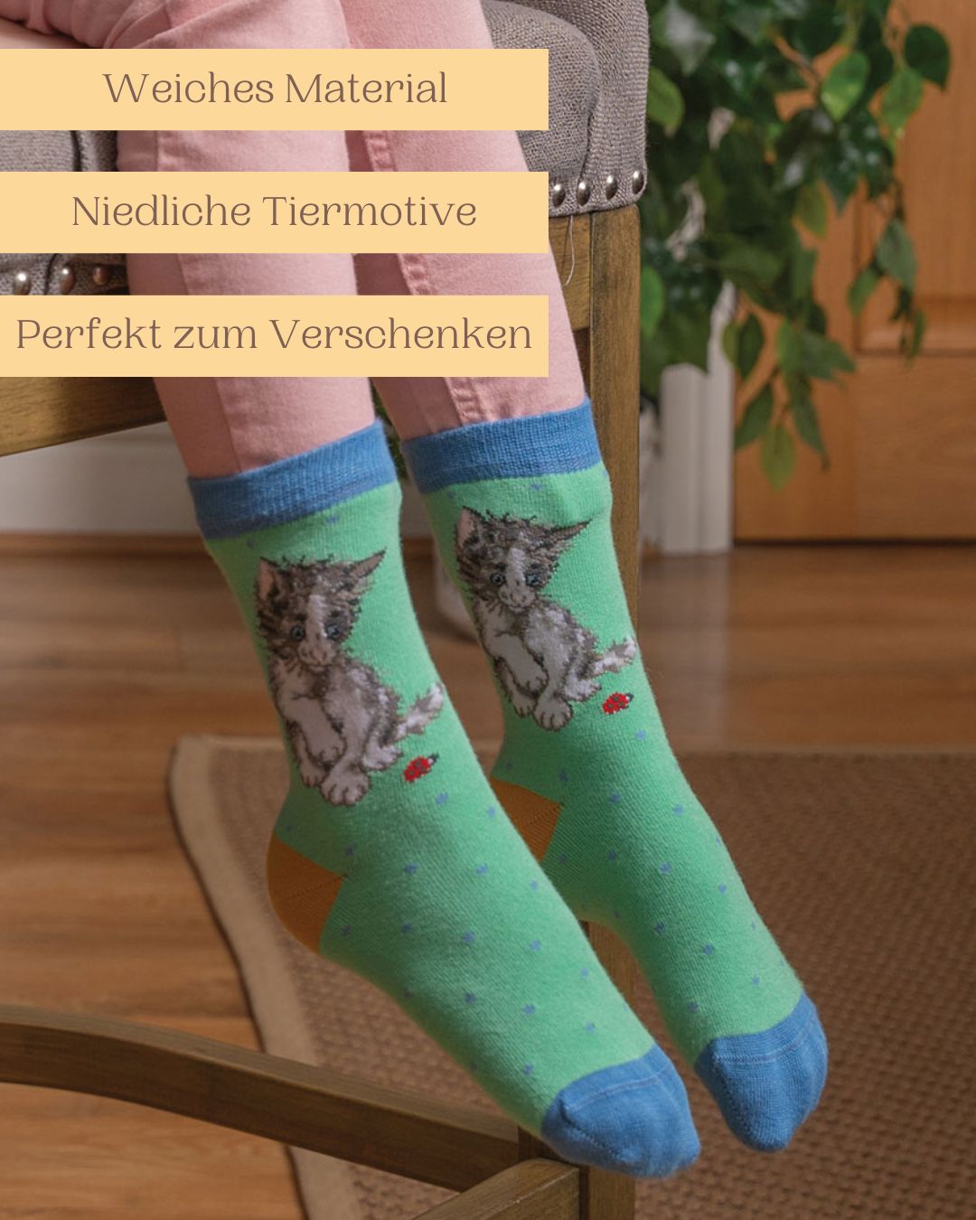 Weiche Bambussocken für Kinder mit niedlichem Katzen-Motiv von Wrendale Designs auch perfekt zum Verschenken.