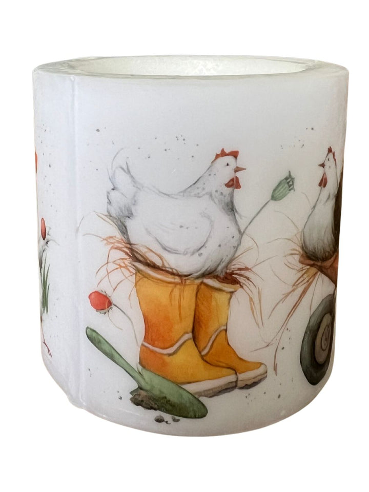 Huhn auf Gummistiefeln auf der Kerze Hühnerbande vom Grätz Verlag