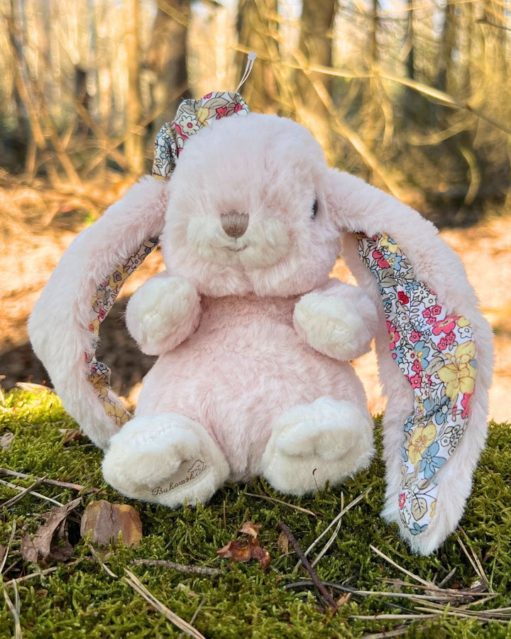 Kuscheltier Kanina in rosa mit Schleife und bunten Ohren von Bukowski.