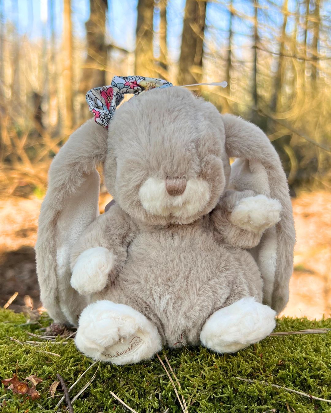 Kuscheltier Kanina in taupe mit Schleife von Bukowski.