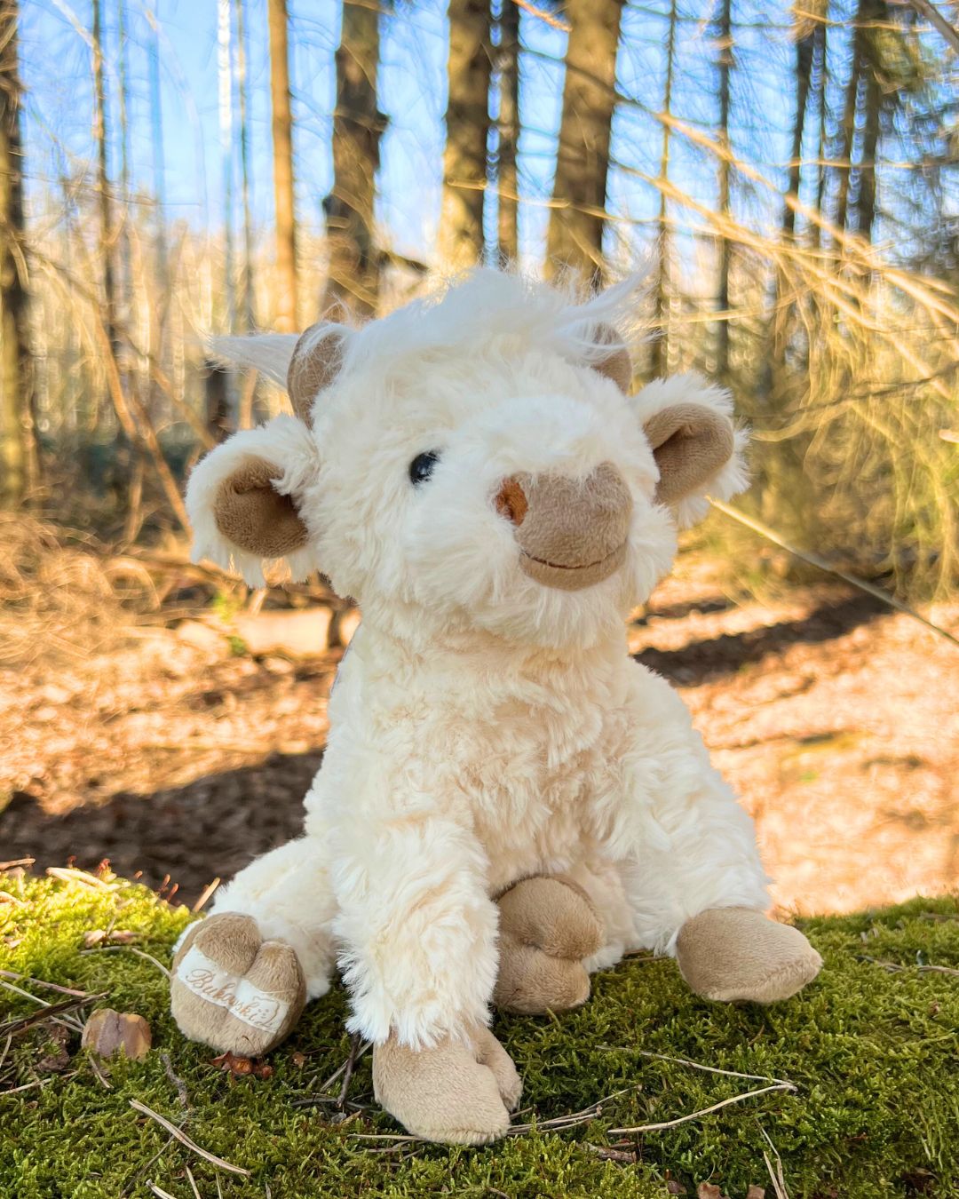 Weiße Kuscheltier Kuh Madison von Bukowski Design aus Schweden.