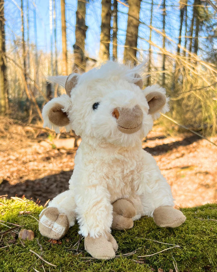 Weiße Kuscheltier Kuh Madison von Bukowski Design aus Schweden.