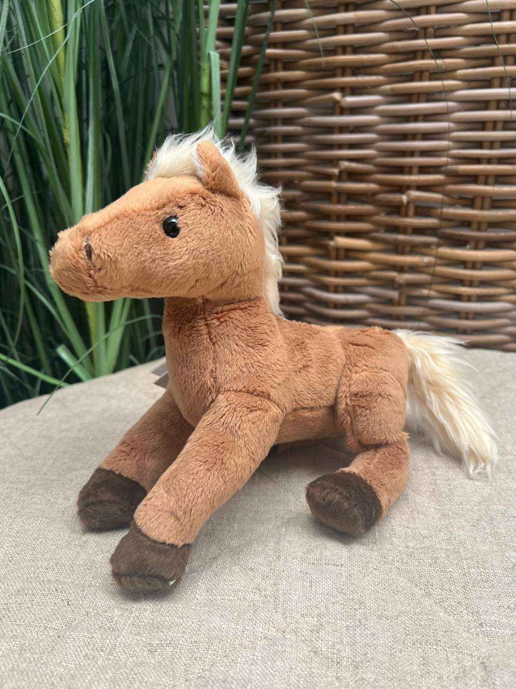 Kucheltier Pferd Chocolate mit braunem weichen Fell von Bukowski.