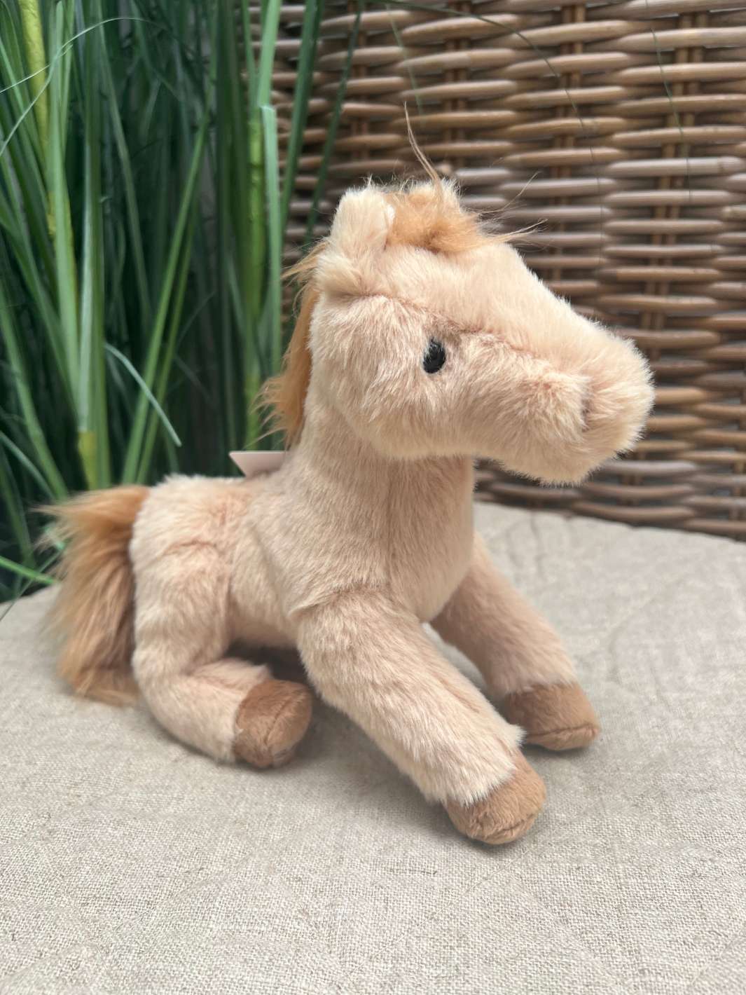 Kucheltier Pferd Sugar mit beigem weichen Fell von Bukowski.