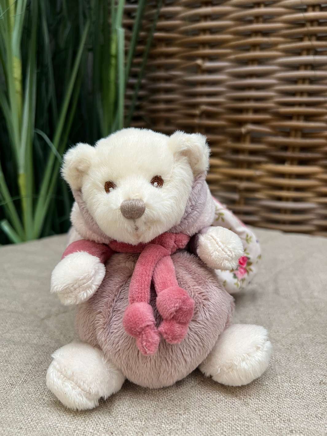 Bär Kuscheltier im Hasenkostüm Ziggy Happy Bibi von Bukowski.