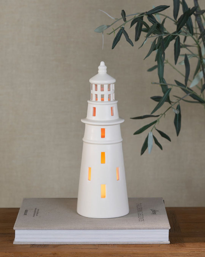 Leuchtturm Windlicht aus Keramik in weiß von Rivièra Maison.