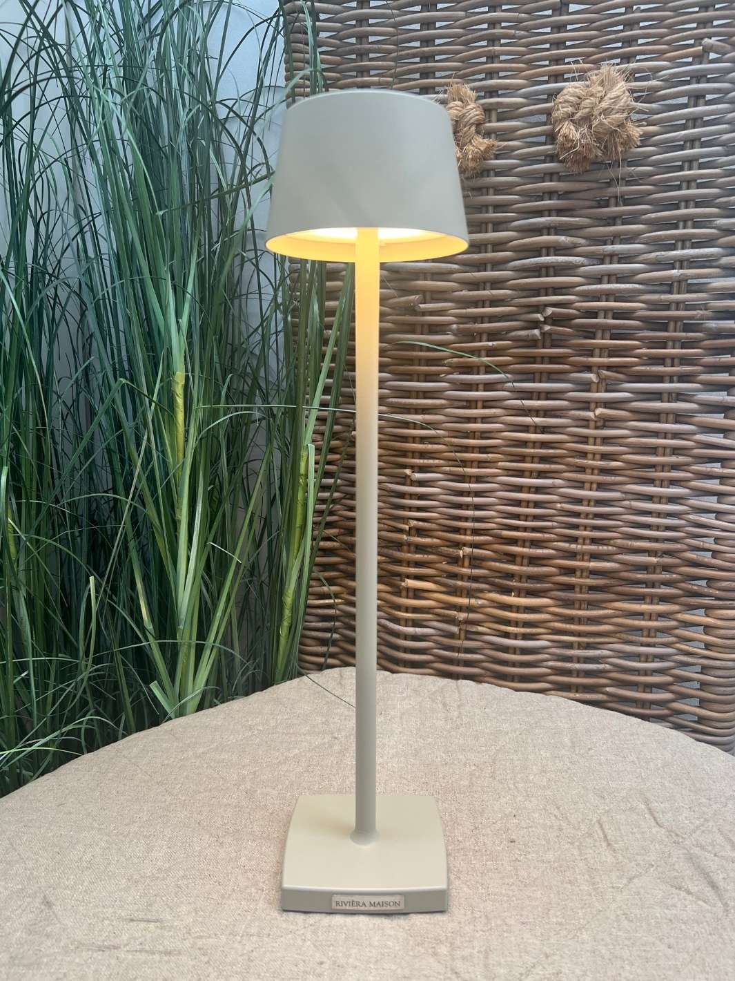 LED Tischlampe Luminee von Rivièra Maison in der Farbe Flax