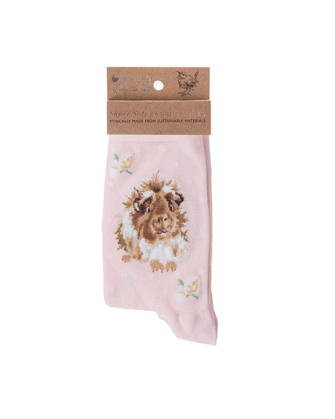 Rosa Meerschweinchen Socken aus Bambusviscose von Wrendale Designs mit der braunen Verpackung vor weißem Hintergrund.