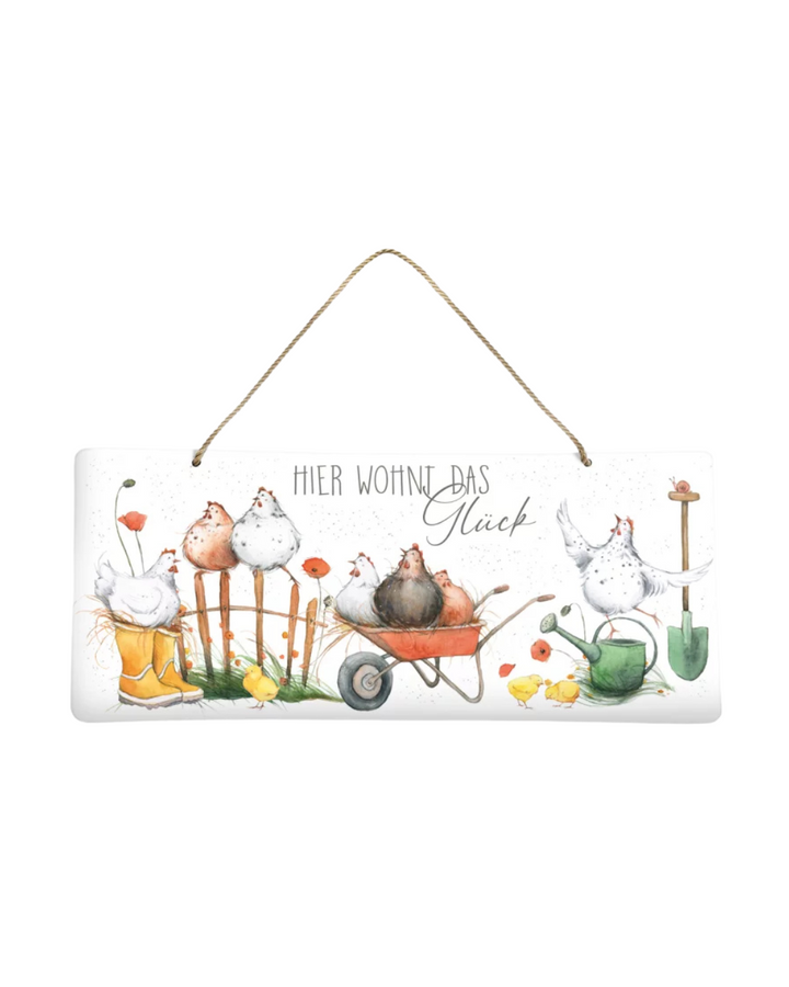 Metallschild Hühnerbande Grätz Verlag mit Hühnern, Küken und Schubkarre als Motiv von Daniela Drescher vor weißem Hintergrund.