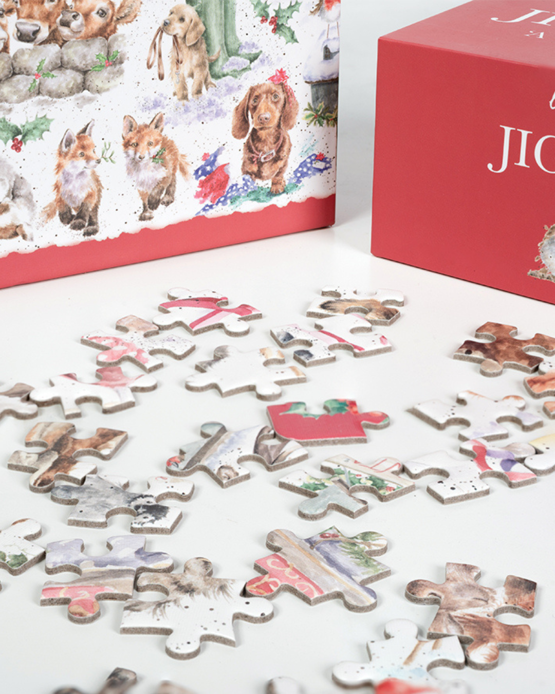 Nahansicht weihnachtliches Puzzle The Country Set Christmas von Wrendale Designs mit Puzzleteilen.