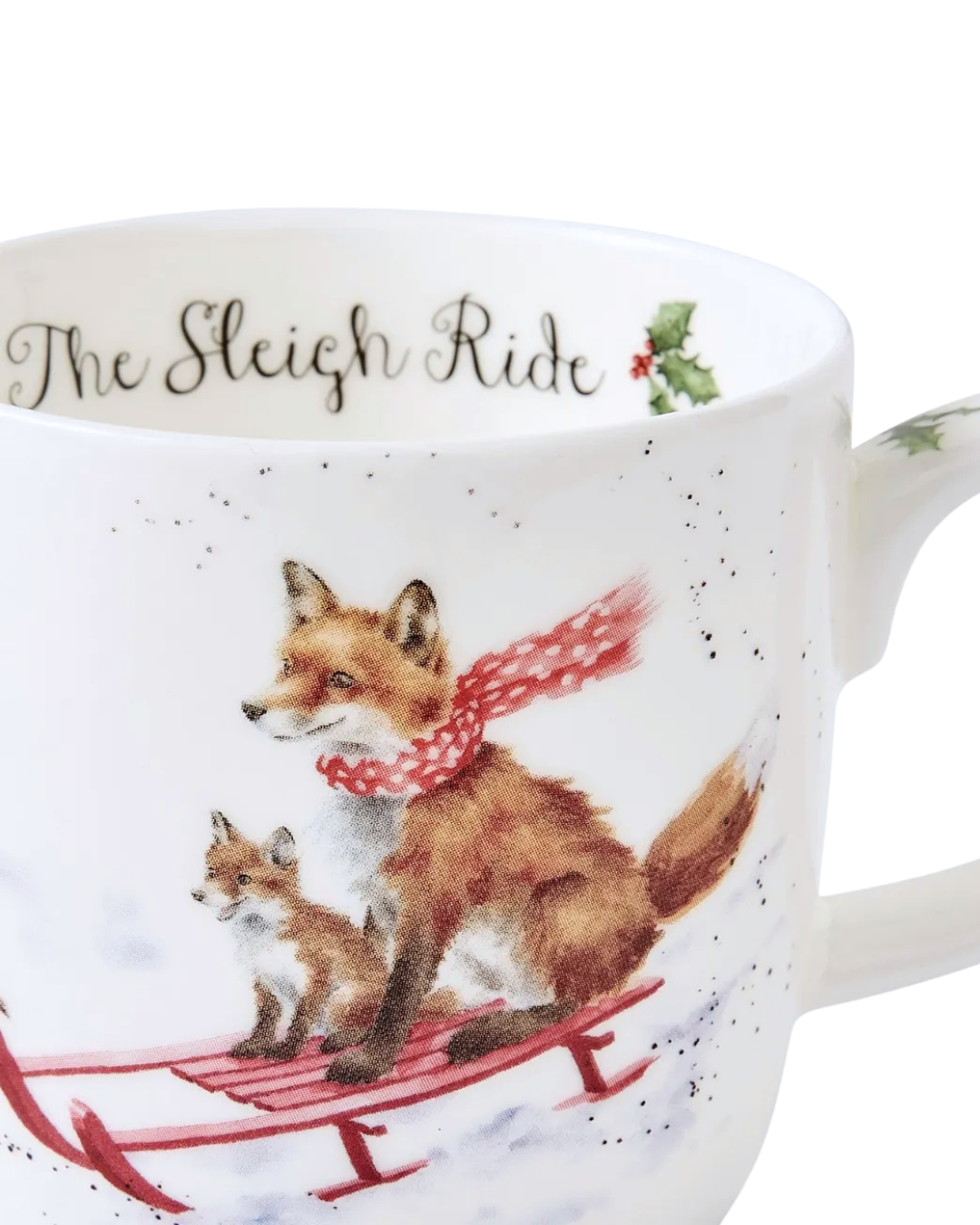 Nahaufnahme der Wrendale Designs Tasse mit winterlichem Fuchs-Motiv von Hannah Dale vor weißem Hintergrund.