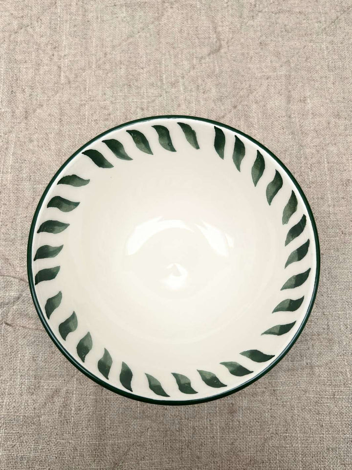 Obenansicht der Menton Bowl in grün von Rivièra Maison