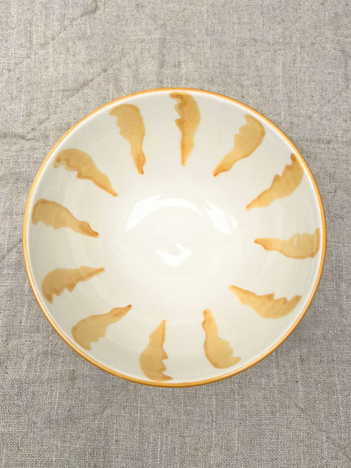 Obenansicht der Schale aus der Menton-Kollektion in gelb von Rivièra Maison