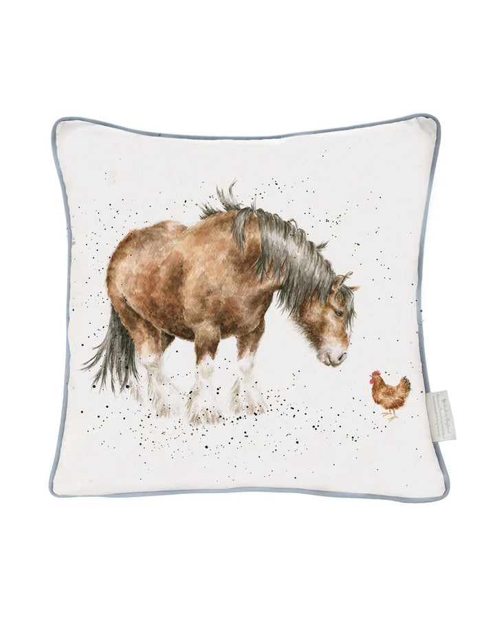 Pferd mit Huhn als Motiv auf einem Kissen von Wrendale Designs.