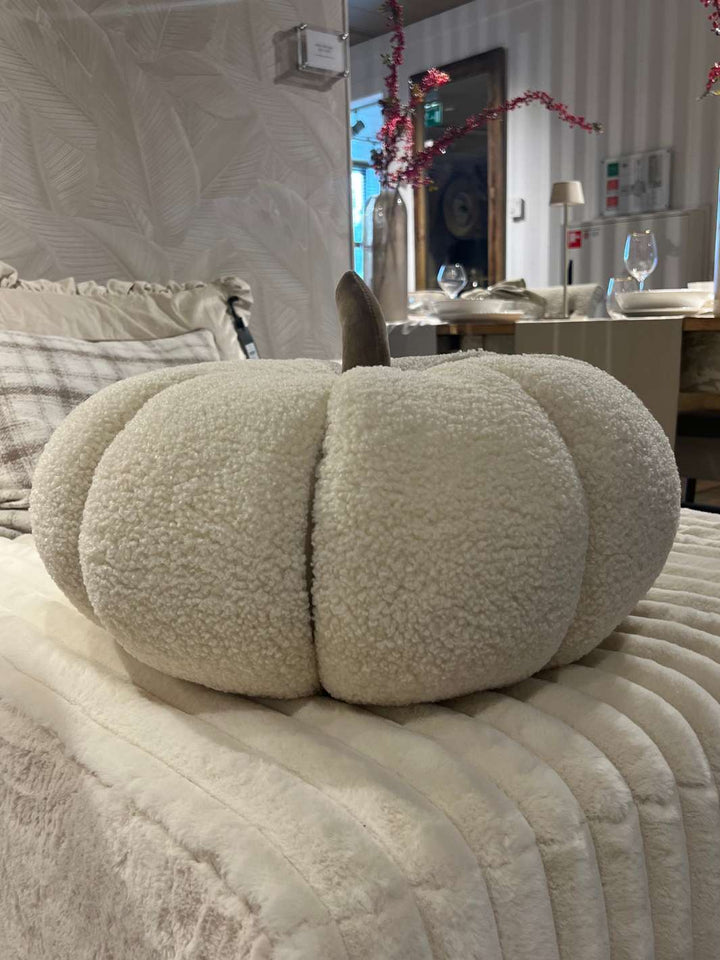 Weißes Kürbis Kissen von Rivièra Maison