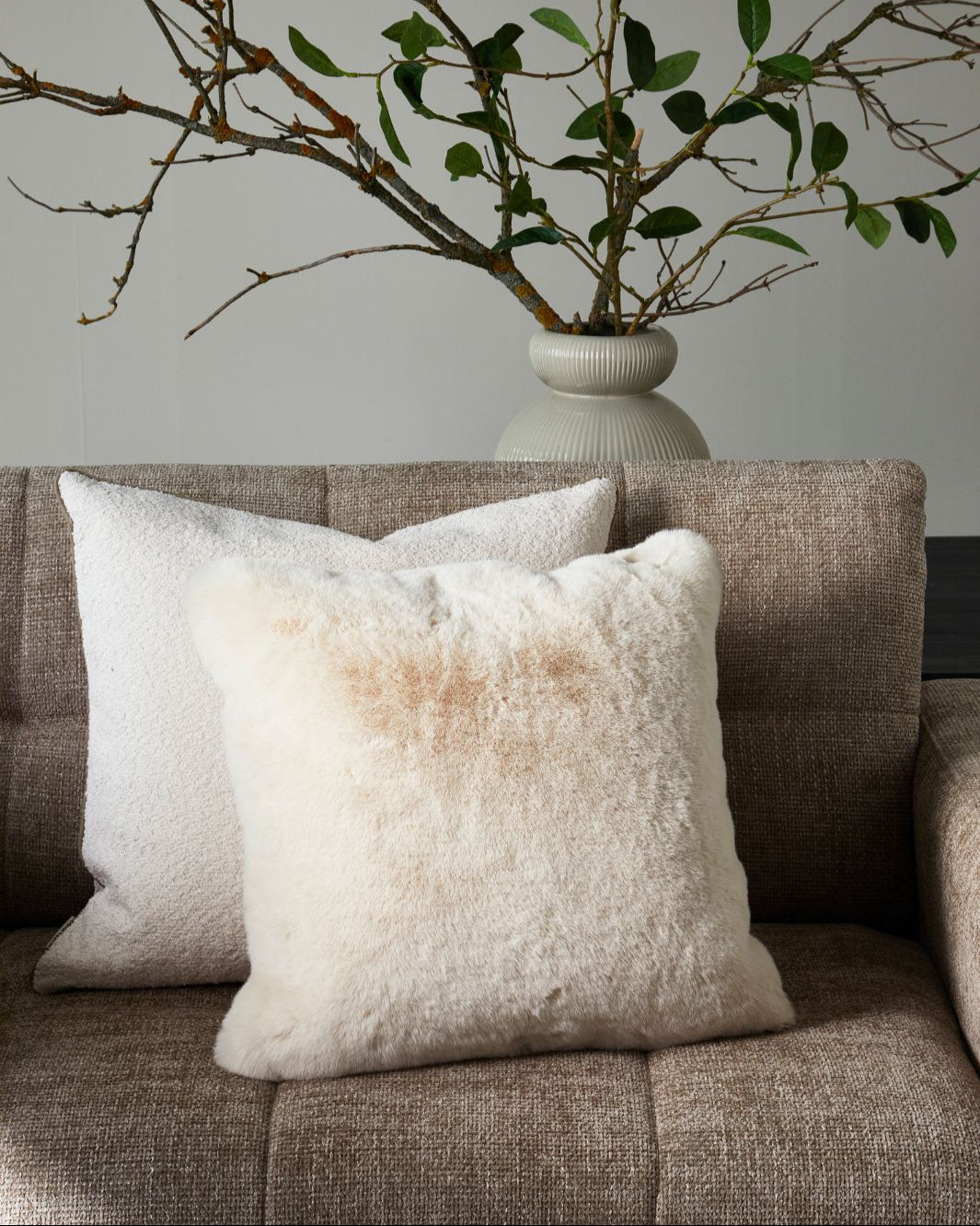 Rivièra Maison Heather Kissenbezug in weiß aus Kunstpelz.