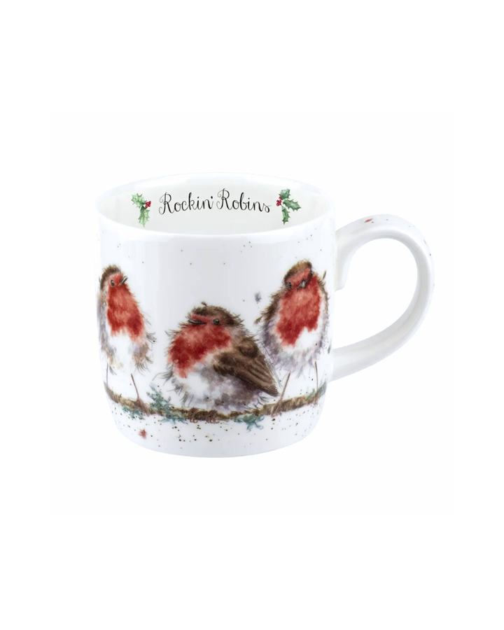 Weihnachtstasse Rockin Robins mit Rotkehlchen Motiv von Wrendale Designs vor weißem Hintergrund.