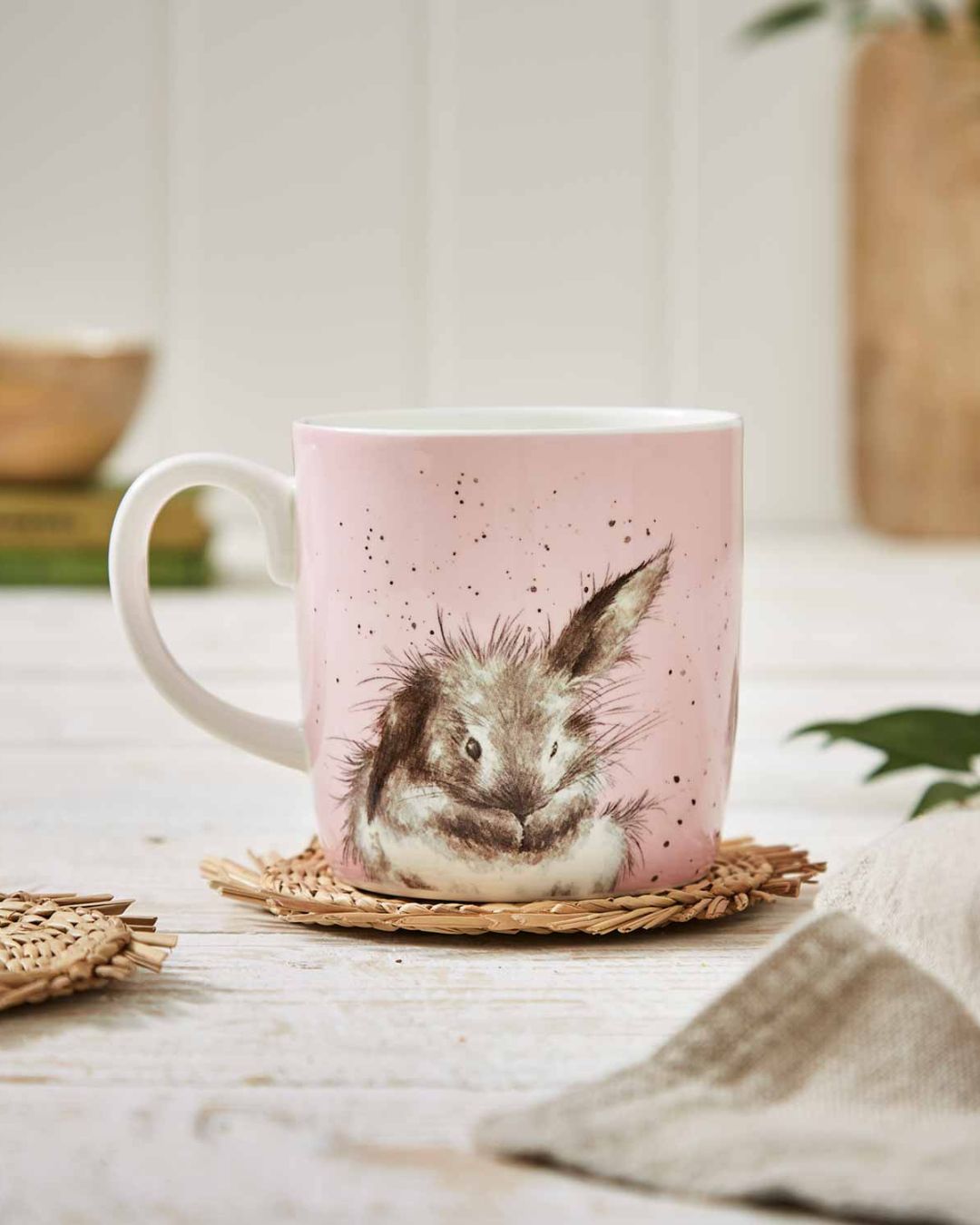 Rückseite der großen Kaninchen Tasse von Wrendale Designs.