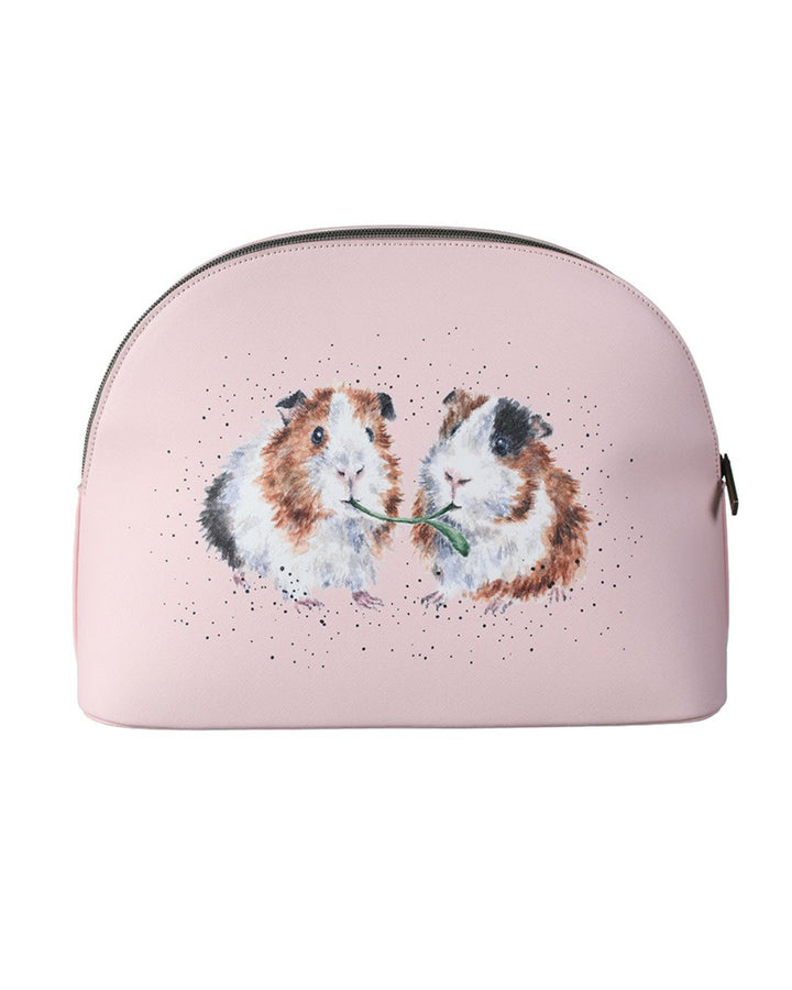 Rückseite der Meerschweinchen Kosmetiktasche L von Wrendale Designs mit demselben Motiv, wie vorne drauf.