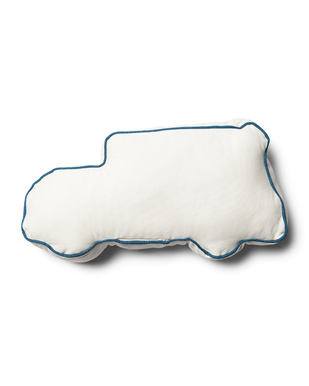 Rückseite des Kissens Roadtrip Box Pillow von Rivièra Maison vor weißem Hintegrund.