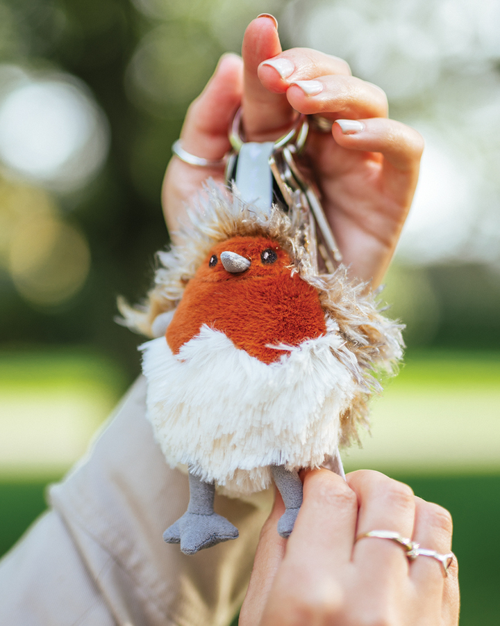 Schlüsselanhänger als Rotkehlchen mit dem Namen Adele von Wrendale Designs.