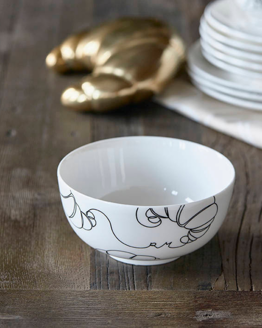 Rivièra Maison Schüssel „Le Petit Déjeuner Bowl“ mit Croissant-Design auf einem Holztisch dekoriert.